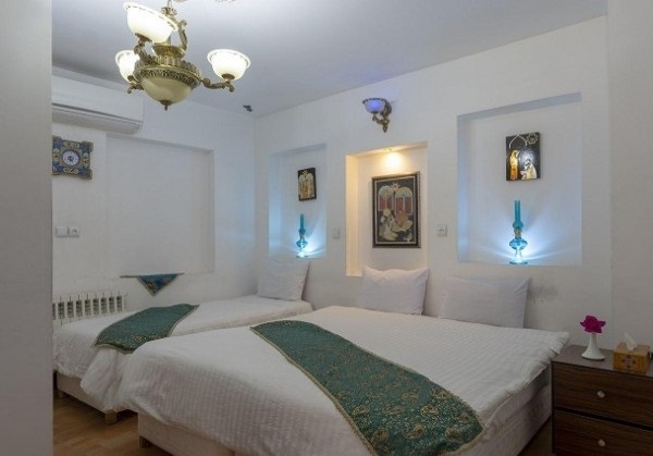 اتاق سه تخته هتل طلوع خورشید اصفهان